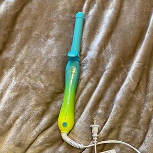 Brand New Beachwaver 1” Barrel Curling Iron